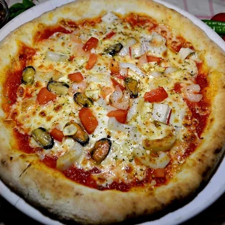 Pizza cu fructe de mare